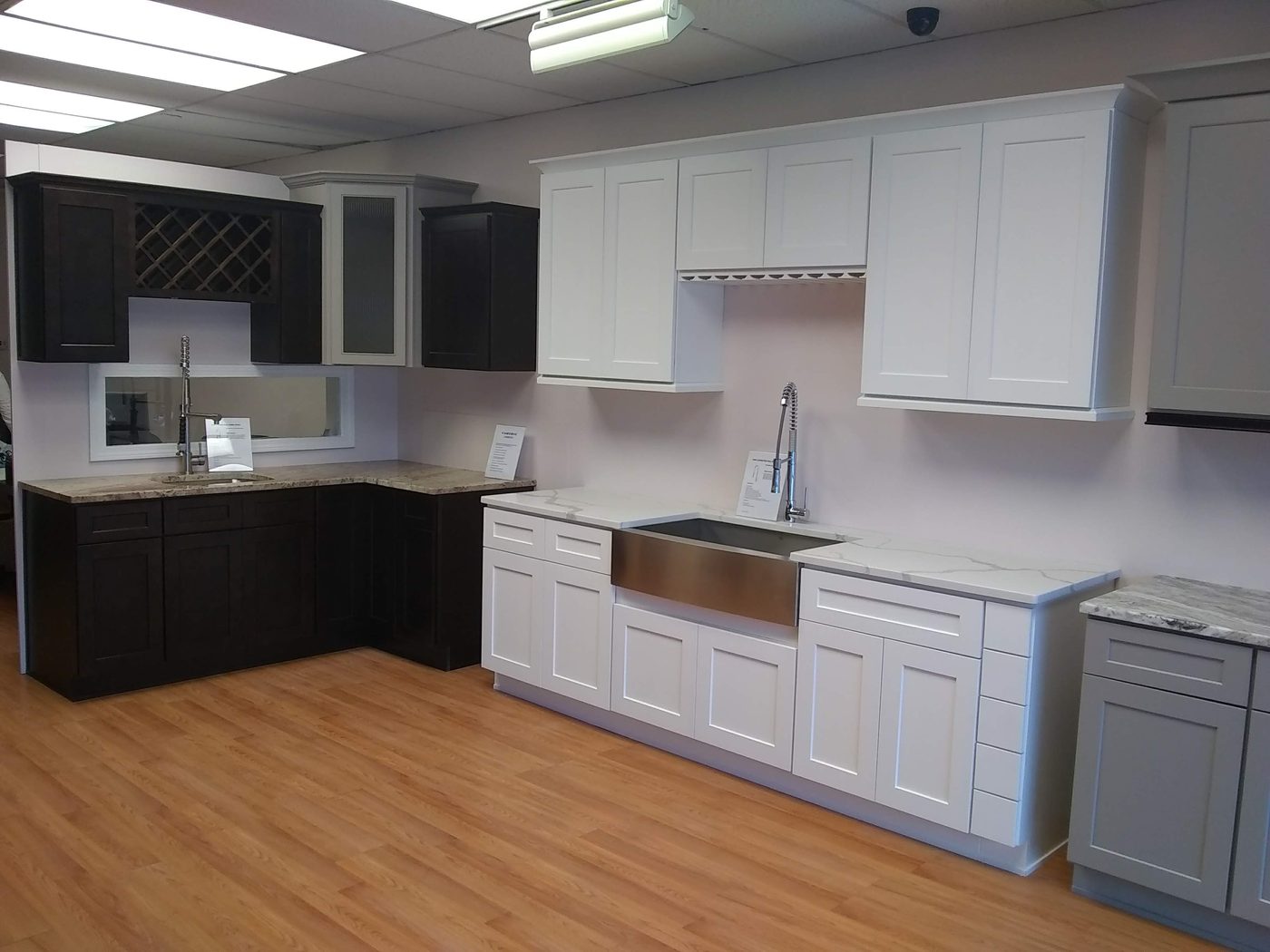 Cabinet and countertop displays
